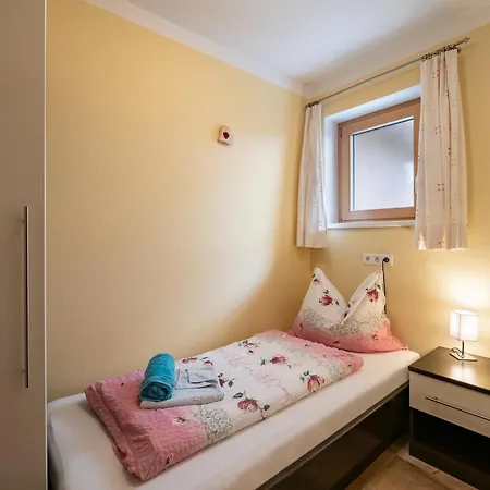 Ahornegg Apartman Tux
