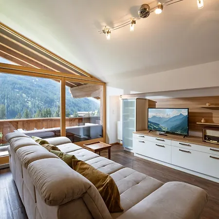 Ahornegg Apartman Tux